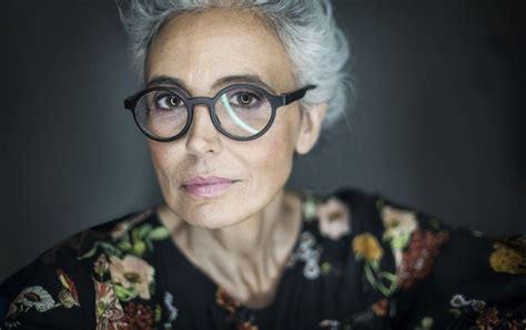 Glasses That Make You Look Younger 20 Examples In 2021 Grey Hair And