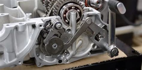 How Does A Manual Transmission Work On A Motorcycle