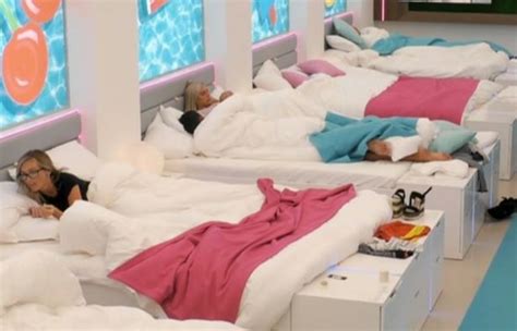 Confused Love Island Viewers Predict Shock Affair After Spotting Ellie In Bed With Adam Irish