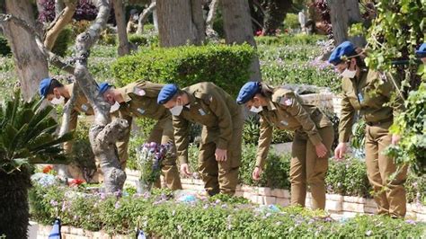 14 יום בידוד מיום החשיפה, ולאחריהם שחרור אוטומטי. שוטרים וחסימות בבתי העלמין הצבאיים: הגבלות יום הזיכרון ...