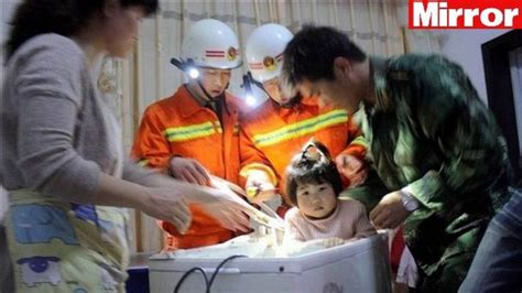 Menina De 2 Anos Fica Presa Por Três Horas Em Máquina De Lavar Na China