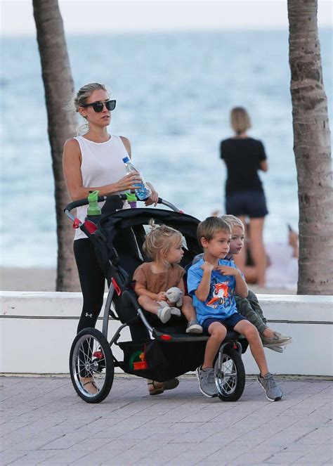Kristin Cavallari Was Seen With Her Three Kids Beside The Ocean In Fort