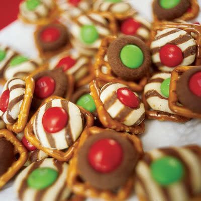 Here are all your favorite christmas candies, and maybe a few you haven't even thought of yet. Oodlekadoodle Primitives: HOLIDAY PRETZEL TREATS, CRUNCHY ...