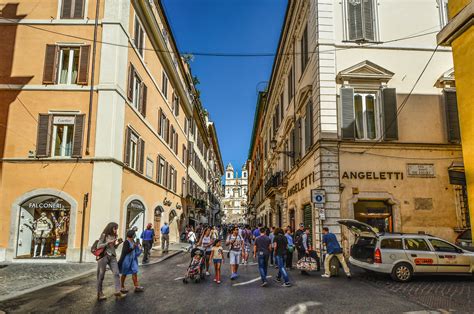 무료 이미지 로마 스페인 사람 걸음 거리 골목 휴가 시티 이탈리아 사람 도시의 삶 차 관광객 전망 경계표 스페인어 단계 백화점 쇼핑 건축물