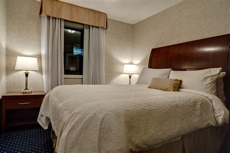 With 192 hotel deals, expedia.ca can help you find the perfect hotel! Best Western Suites Calgary Downtown | Two Bedroom Suite
