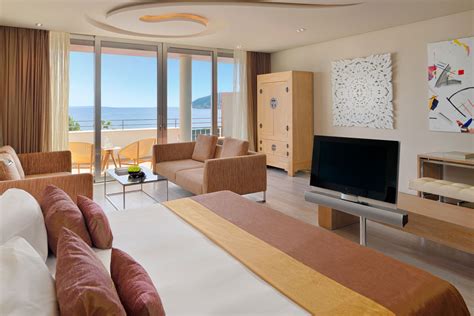 Jesús vázquez y roberto cortés disfrutan de ibiza. Aguas de Ibiza Grand Luxe Hotel | Traveller Made Hotel Partner