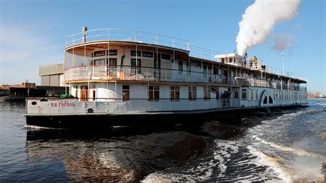 ¡todavía Puedes Viajar En Este Barco De Vapor Ruso Que Tiene 108 Años