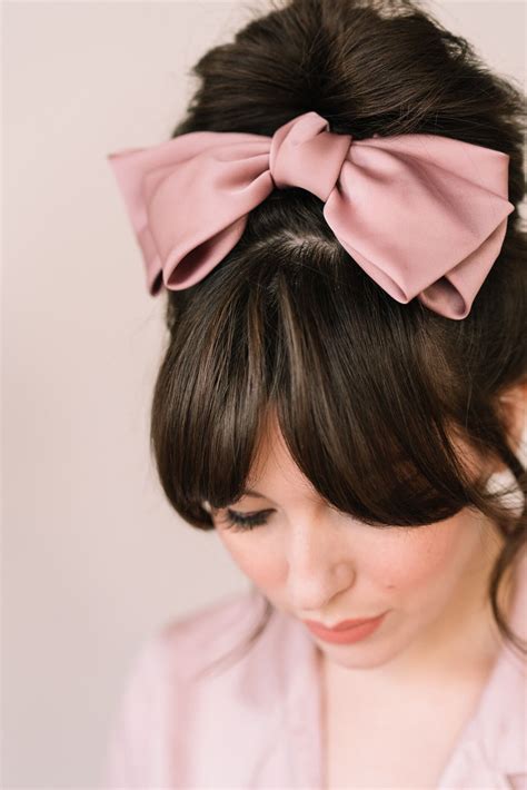 Oversized Hair Bow The Hair Accessory I M Currently Obsessed With Bow Hairstyle Hair