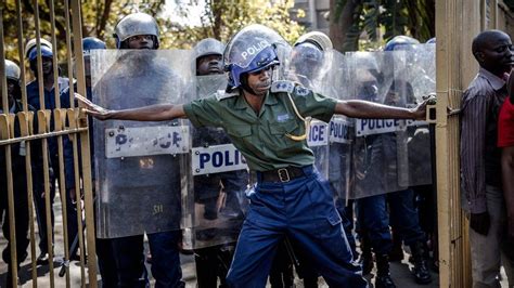 In Pictures Zimbabwe Election Protesters Clash With Police Bbc News