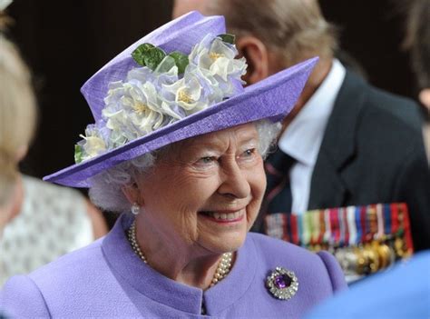 La reine elisabeth ii règne sur le royaume d'angleterre et les pays du commonwealth (australie. Les 7 records de la reine Elizabeth II - La Croix