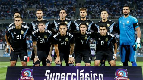 La selección argentina se entrenó hoy de cara al partido de este lunes ante paraguay, por la tercer fecha de la copa américa 2021. Selección Argentina: Un jugador de la Selección Argentina ...