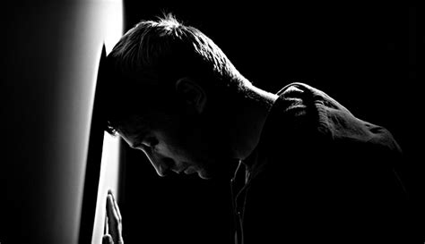 Khususnya depresi ringan hingga depresi sedang. 9 Alasan Manusia Ingin Bunuh Diri dan Mengakhiri Hidupnya! | Boombastis.com