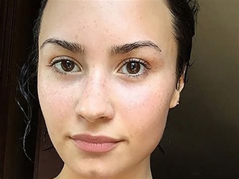 Top 10 Celebrities Without Makeup Pictures