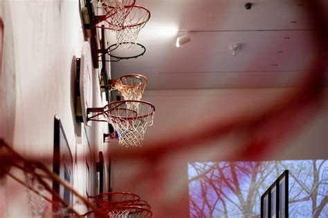 Everson Exhibit Hoop Dreams Embraces Art History Of Basketball The Daily Orange
