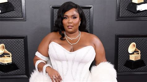 Lizzo Goes Old Hollywood Glam For Grammys 2020 Teen Vogue