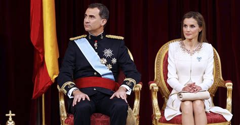Felipe + letizia der thronwechsel in bildern. Letizia & Felipe von Spanien: Erste Krise nach der Krönung ...