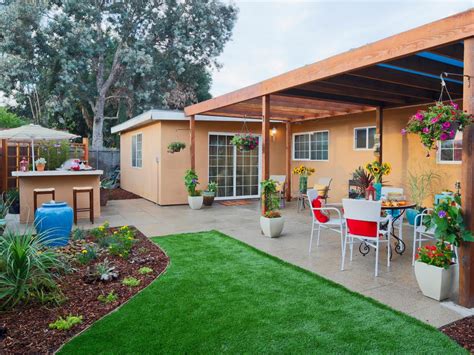 Amenajare spatiu verde cu gazon. 15 Before-and-After Backyard Makeovers | HGTV