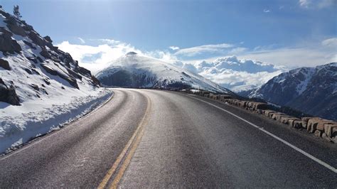 Mountain Road 2560 × 1440 Rwallpapers