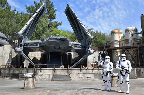 In Pictures Star Wars Theme Park Opens In Disneyland Esquire Middle East