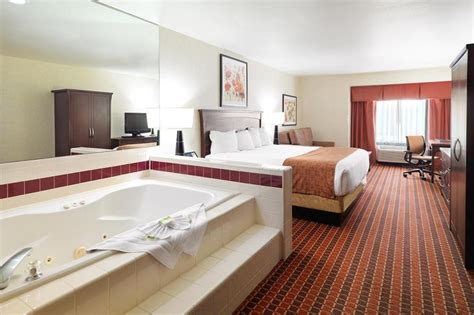 Sourcing guide for jacuzzi bath tub: Rooms - Salt Lake City Hotels | Crystal Inn Hotel & Suites ...