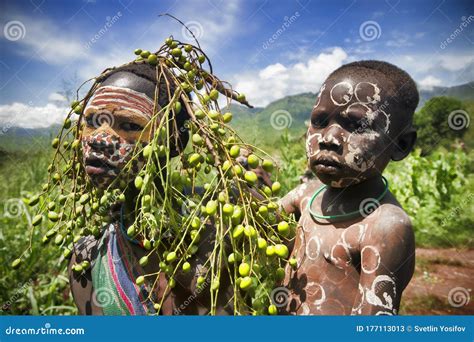 Habitantes De La Tribu Africana Surma Ethiopia Foto De Archivo Editorial Imagen De Parte