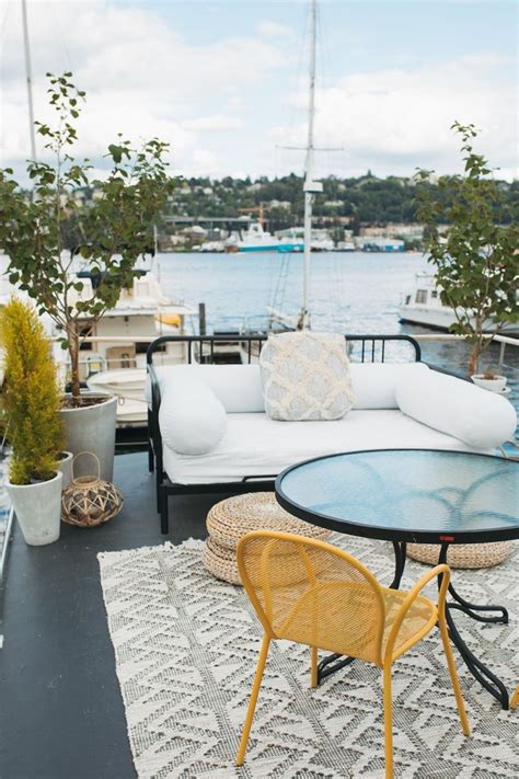 Guests of this houseboat have access to designated smoking areas. Seattle Lakeside Lovenest - a Romantic PNW Houseboat ...