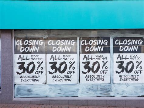 Retailers Struggling Through Their Toughest Year In A Decade Cbs News