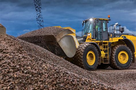 John Deere Continues P Tier Rollout Launches Large Loaders In Us And Canada