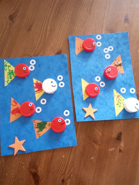 Dessinez le contour de la chaussette puis découpez la dans la feutrine. Épinglé sur activites maternelle enfant