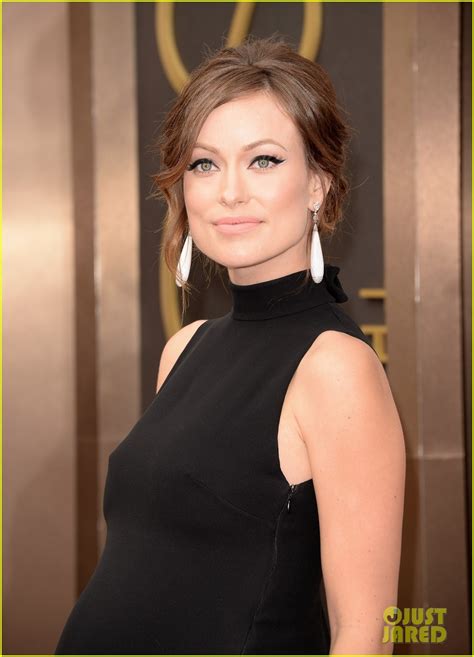 Olivia Wilde Bares Baby Bump On Oscars 2014 Red Carpet With Jason