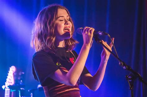Who Is Maisie Peters Facts To Know About The Singer Popsugar