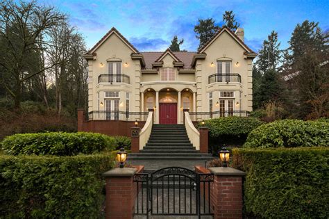 Transitional Luxury Mercer Island Mansion Traditional House