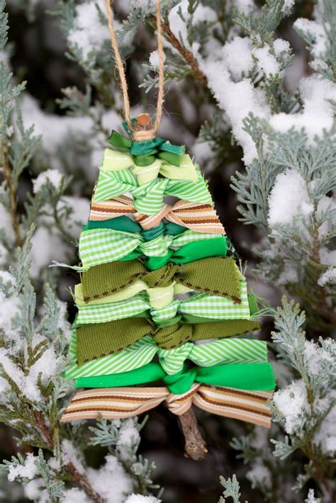 10 Affordable DIY Christmas Tree Decorations  The Budget Mom