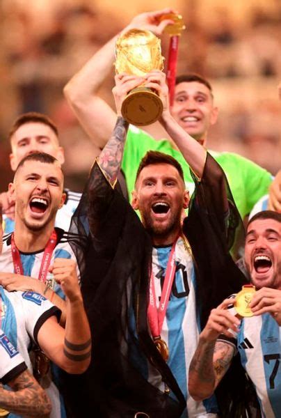 Argentina Campeón Del Mundo Lionel Messi Queda En La Historia Y Recibe