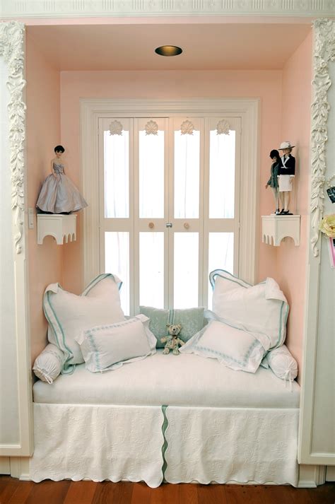 This cozy reading nook in portland, maine not only frames the atlantic ocean, but offers some comfortable pillows and a reading lamp. Top 27 Cozy Reading Nooks That Will Inspire You To Design ...