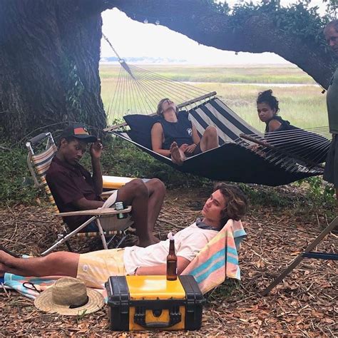 25 Behind The Scenes Photos Of The Outer Banks Cast That Prove They