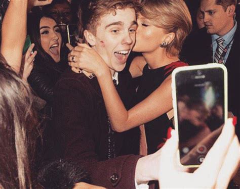 Justin Bieber And Taylor Swift Kissing On The Lips For Real