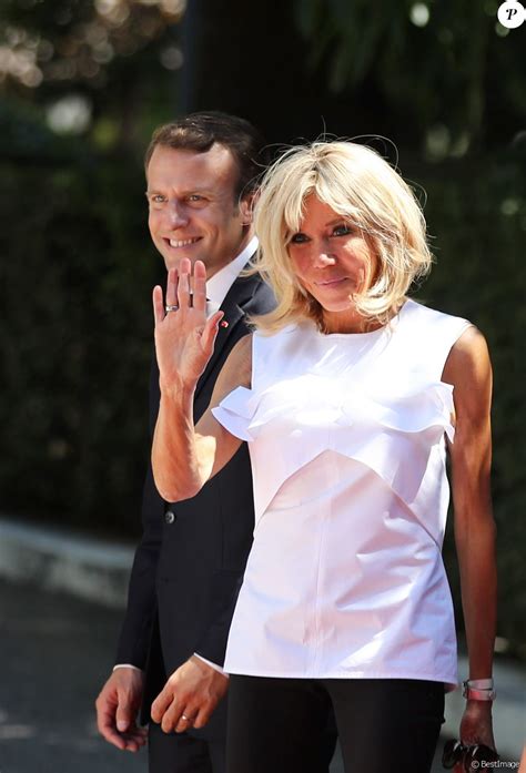 Le Président Emmanuel Macron Et Sa Femme Brigitte Macron Trogneux Lors De Laccueil Du Couple