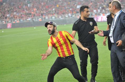 20 kilo veren türkan şoray nasıl bu kadar zayıfladı? Ünlü oyuncu Rıza Kocaoğlu Göztepe tribünlerinde ...