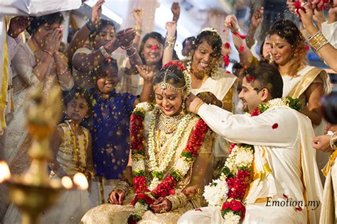 Chai yen of the wedding notebook. 10 Must-Take Photos at Any Indian Wedding in Malaysia