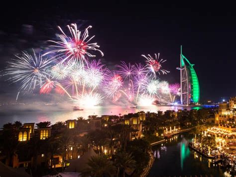 New Years Eve Fireworks In Dubai Where To Watch For Free