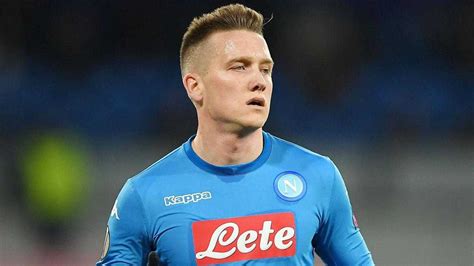 1.77 m (5 ft 10 in) playing position(s): Napoli, Zielinski e il collaboratore Costi positivi al ...