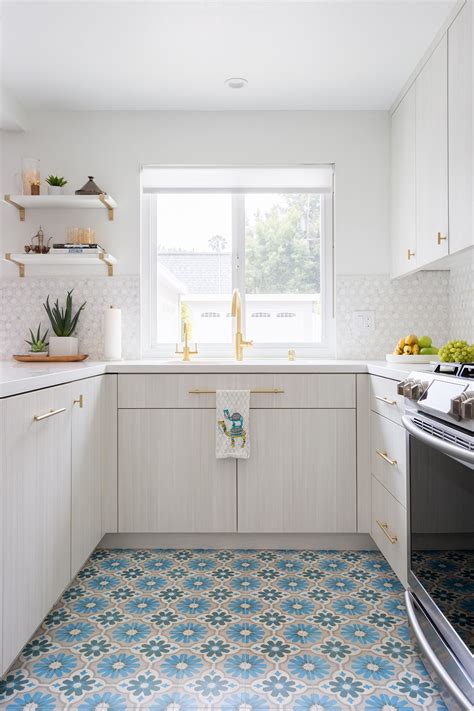 When you're kitchen doubles up a dance floor with @bellapinehome. Get the Look for Less: Floor Tiles - PopTalk!