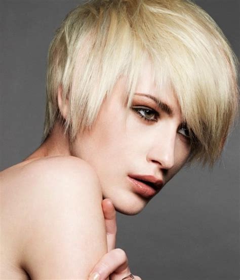 Choose the highlights to improve the streamlined effect. 30 Stylish Inverted Bob Haircut - SloDive