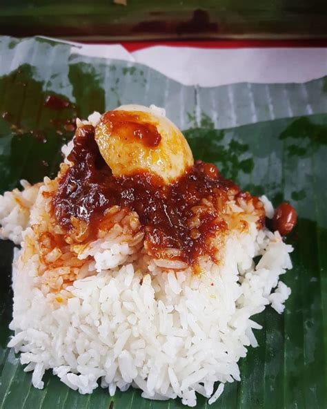 A light meal that is believed to be malay in origin, it is traditionally accompanied by fried anchovies, sliced cucumbers, fried fish known as ikan selar, and a sweet chili sauce. 10 nasi lemak places in KL every Malaysian should know