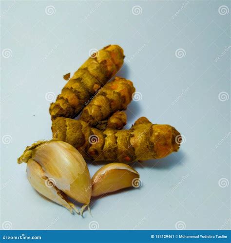 Turmeric And Three Cloves Of Garlic Stock Image Image Of Agriculture