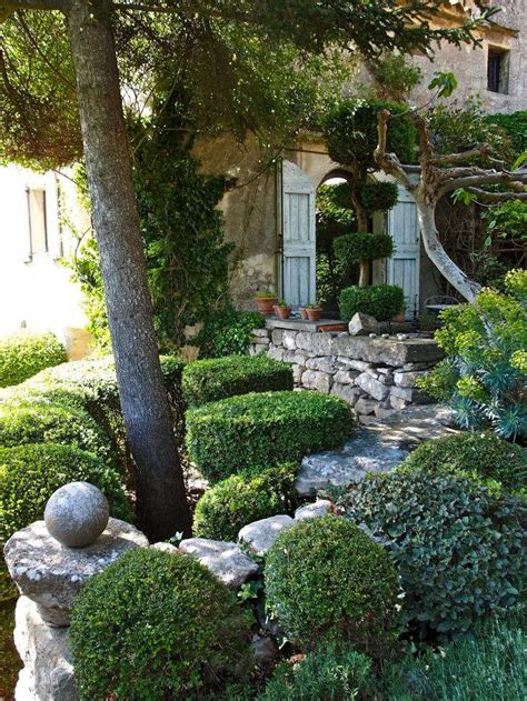 Garden Visit A Parisian Stylist In Provence Gardenista