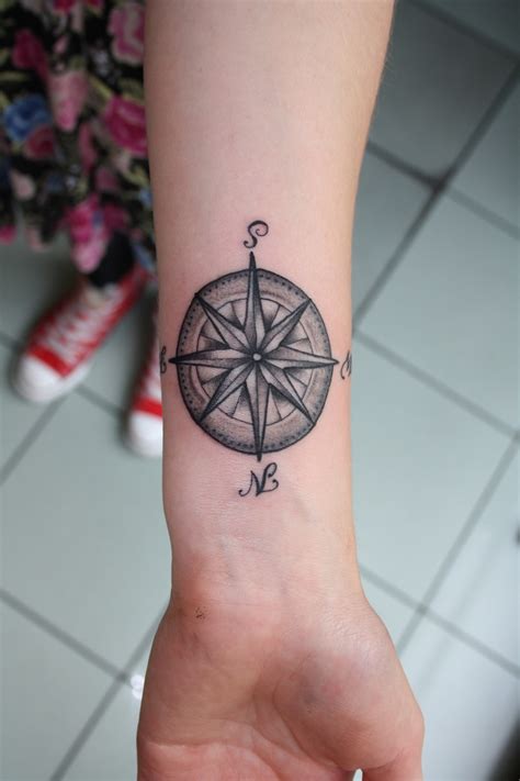 Unique Compass Rose Tattoo Ideas Compass Tattoo Design Compass Hot