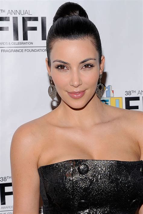 Kim kardashian hairstyles are the most discussed topics besides her outfits and look in the fashion world today. Kim Kardashian's Makeup and Hairstyles - Pictures of Kim ...