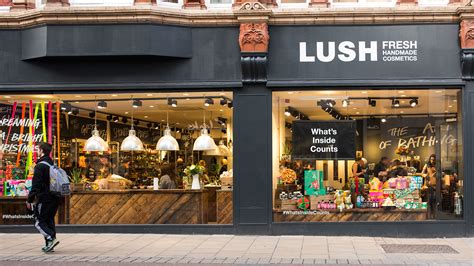 Перевод слова lush, американское и британское произношение, транскрипция, словосочетания, однокоренные слова, примеры использования. Leeds | Lush Fresh Handmade Cosmetics UK
